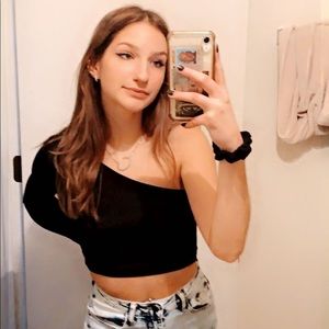 Meet your Posher, Chloe